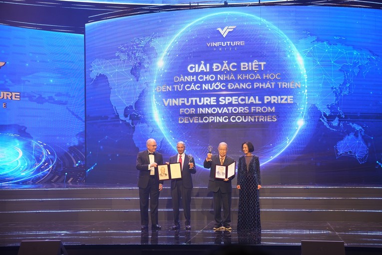 Chủ nh&acirc;n của Giải Đặc biệt VinFuture 2023 d&agrave;nh cho Nh&agrave; 555win Mobi đến từ c&aacute;c nước đang ph&aacute;t triển.