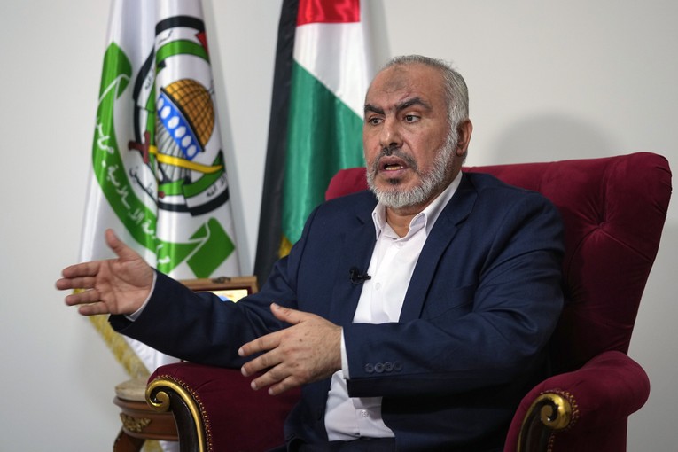 &Ocirc;ng Ghazi Hamad, một th&agrave;nh vi&ecirc;n của Văn ph&ograve;ng ch&iacute;nh trị Hamas ở Lebanon. Ảnh: AP