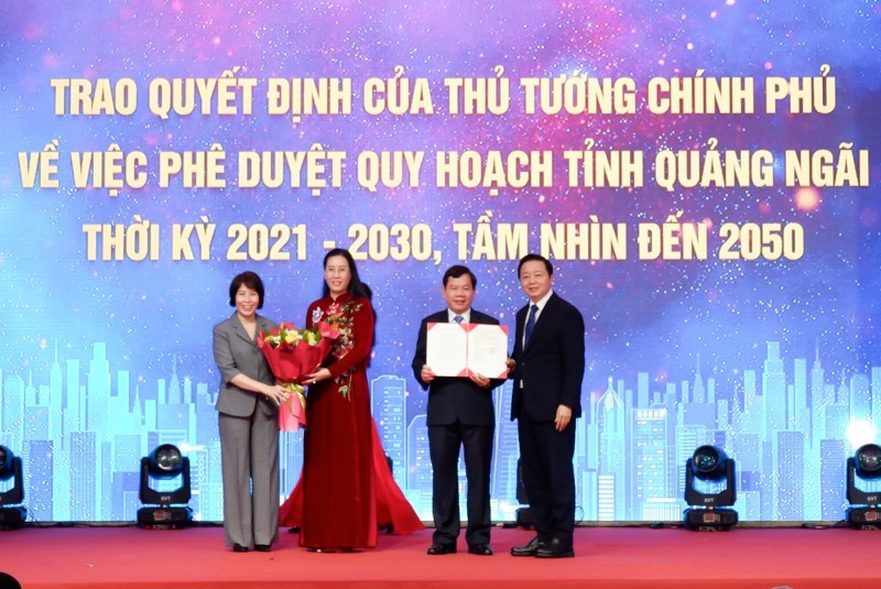 Ph&oacute; Phiên bản chính thức của 555Win Trần Hồng H&agrave; trao 555Win 500 Đăng Ký Nhận Code của Phiên bản chính thức của 555Win Ch&iacute;nh phủ ph&ecirc; duyệt Quy hoạch tỉnh Quảng Ng&atilde;i thời kỳ 2021 - 2030, tầm nh&igrave;n đến năm 2050 cho l&atilde;nh đạo tỉnh Quảng Ng&atilde;i. Ảnh: B&aacute;o C&ocirc;ng Thương