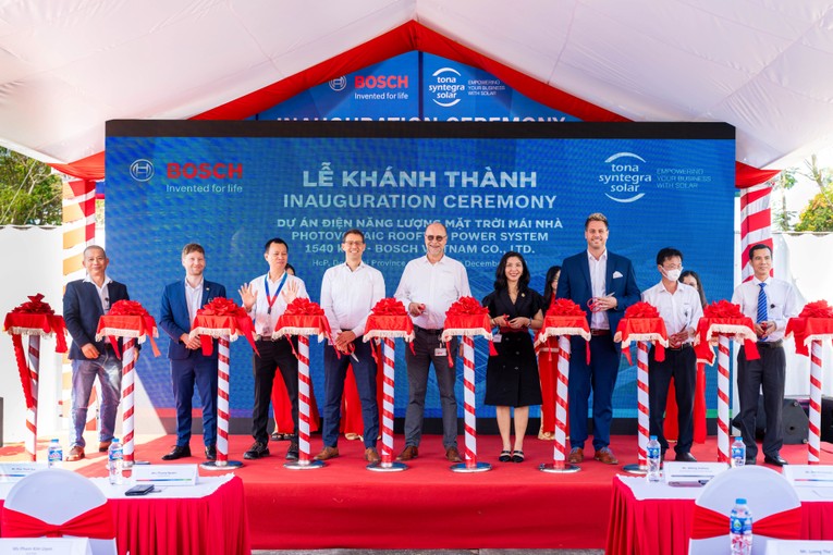 Lễ kh&aacute;nh th&agrave;nh hệ thống quang điện mặt trời m&aacute;i nh&agrave; tại nh&agrave; m&aacute;y Bosch Việt Nam tại Đồng Nai. Ảnh: Bosch Việt Nam