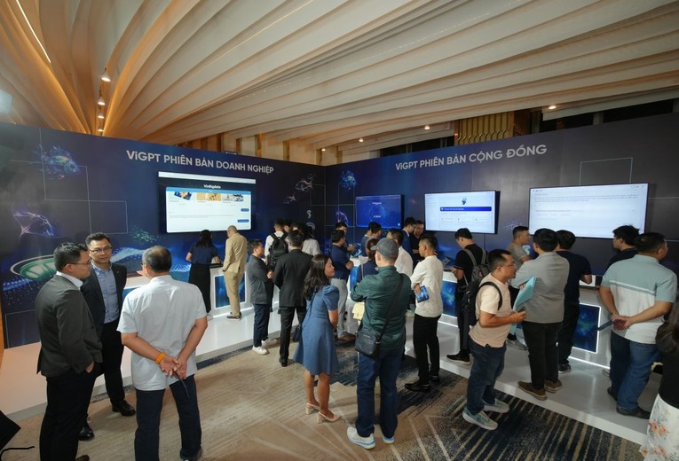 Đ&ocirc;ng đảo người d&ugrave;ng đ&oacute;n chờ trải nghiệm trực tiếp ViGPT phi&ecirc;n bản cộng đồng v&agrave; phi&ecirc;n bản Trang Nhà Cái 555win.com - Đăng Nhập +555k.